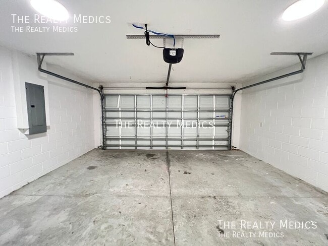 Building Photo - 125 Fisher Ct