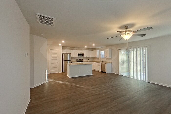 Building Photo - 120 Western Red Cedar Dr