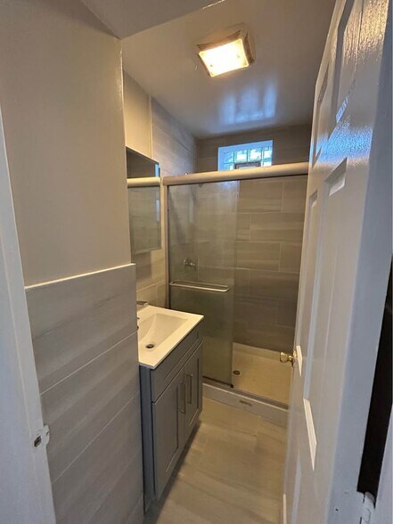 Building Photo - 3242 W 38th Pl