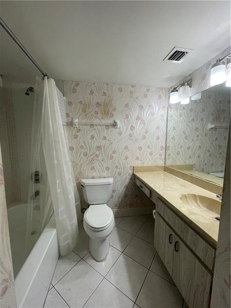 Building Photo - 250 Jacaranda Dr