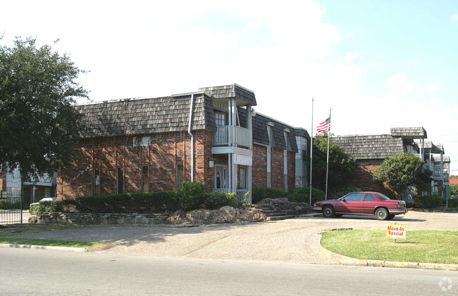 Building Photo - Casa Linda