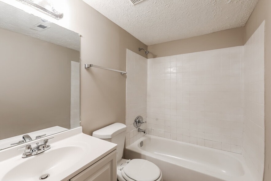 Building Photo - 6405 Beethoven Cir