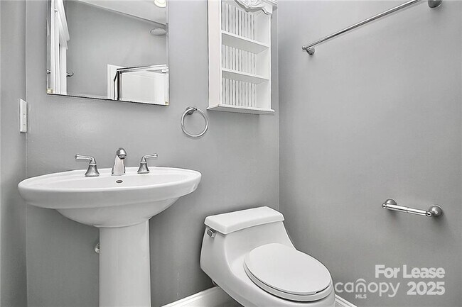 Building Photo - 2300 Mirow Pl