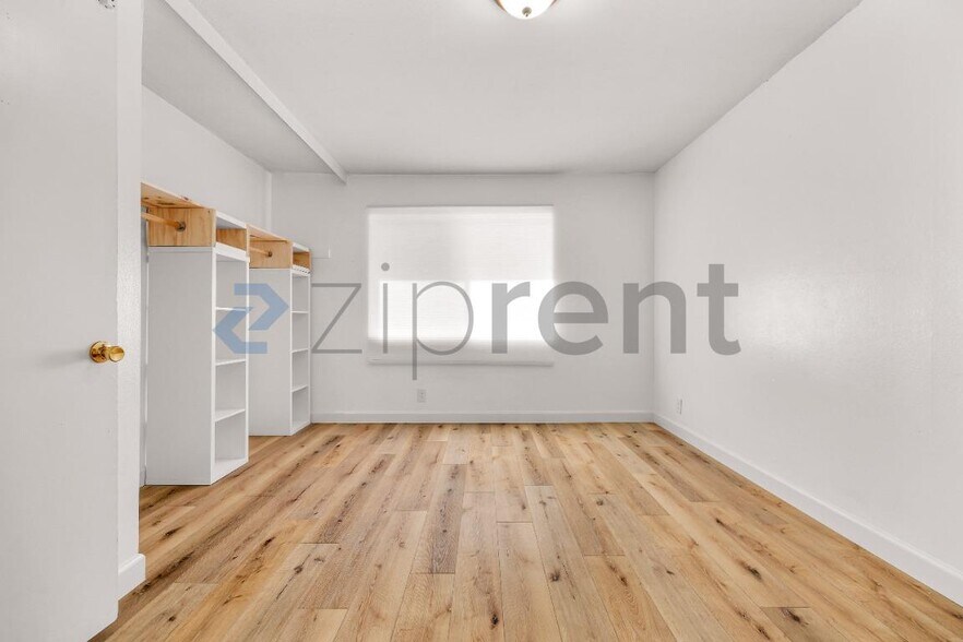 Building Photo - Unit