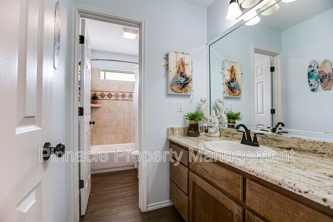 Building Photo - 5022 Red Oak Ln
