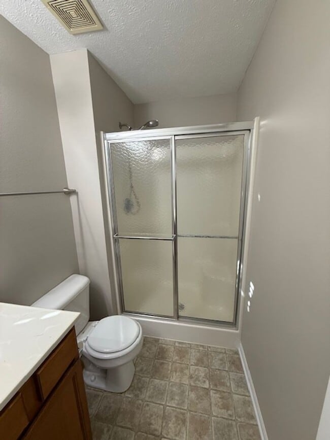 Building Photo - Comfortable & Convenient 3 Bedroom Near Recreation & Trails!!