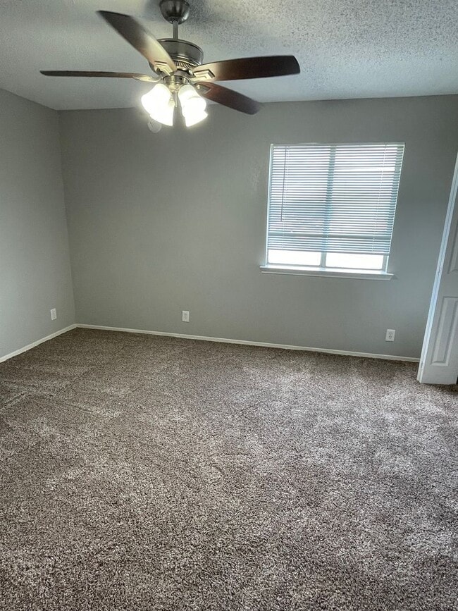 Building Photo - 2 BEDROOM @ UNT