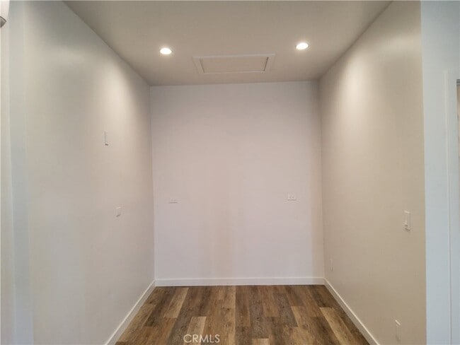 Building Photo - 10710 Helendale Ave