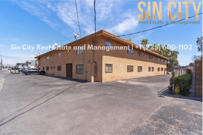 Building Photo - 2659 S Van Patten St