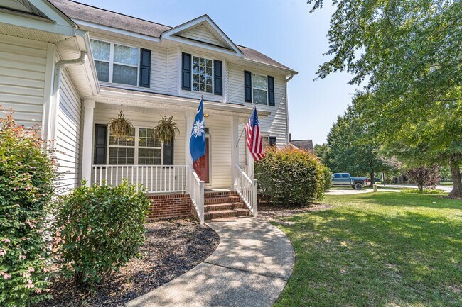 Building Photo - Gorgeous 4 Bedroom Home with Spacious Layo...