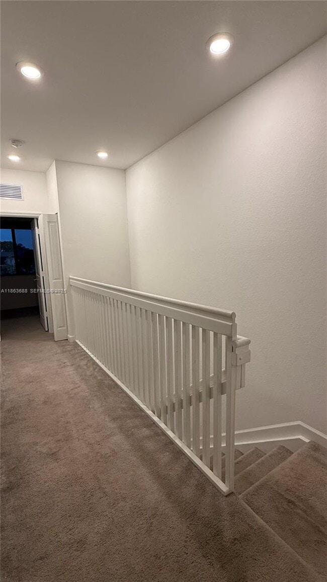 Building Photo - 947 NE 211th St