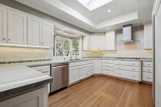 Building Photo - Charming 3-Bedroom Home with Office in desirable Old Palo Alto neighborhood Avail Feb 7th