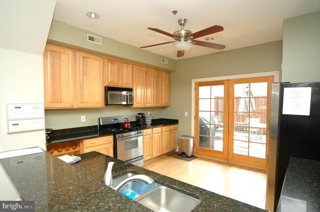 Building Photo - 706 S Bond St