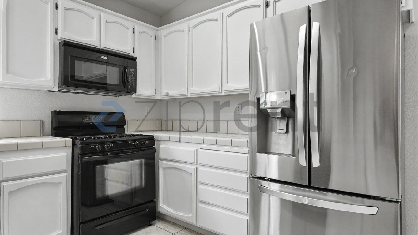 Building Photo - Unit