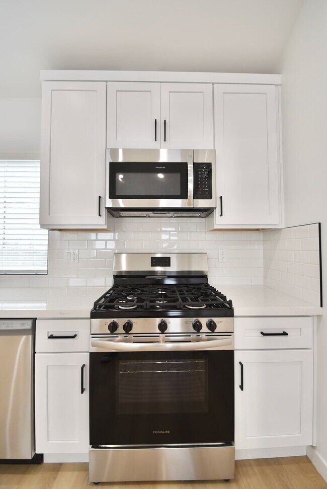Building Photo - 10843 Peach Grove St