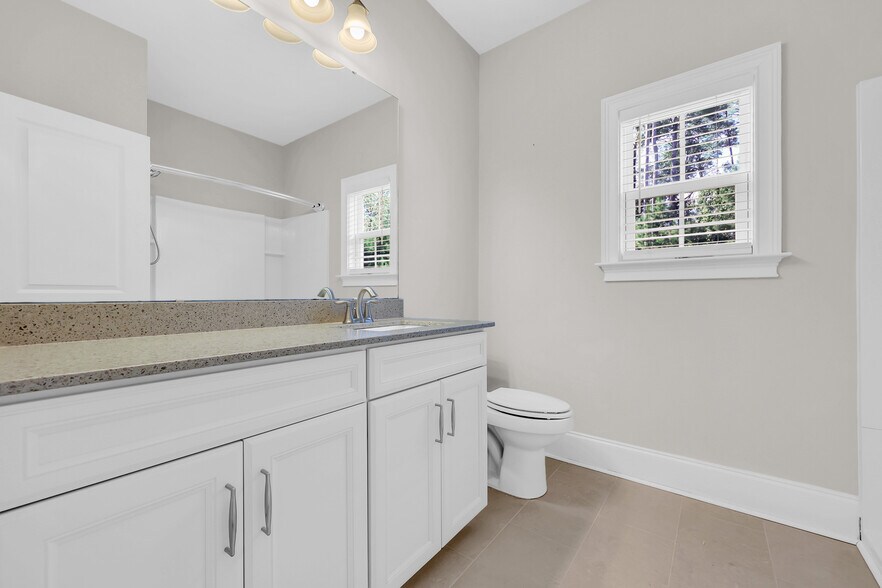 Building Photo - 1758 Edgewood Dr