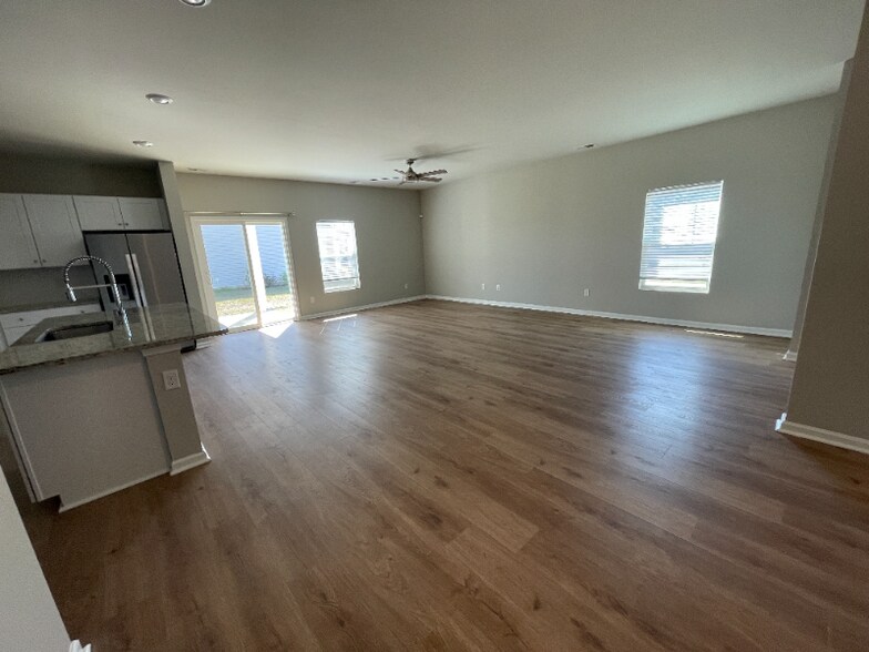 Building Photo - 1000 Saltgrass Way