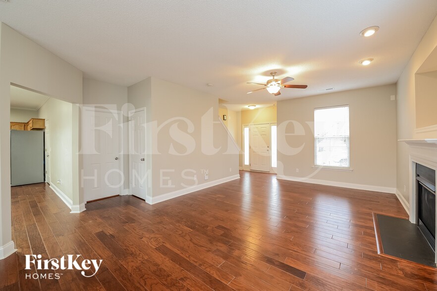 Building Photo - 6052 Glen Way Dr