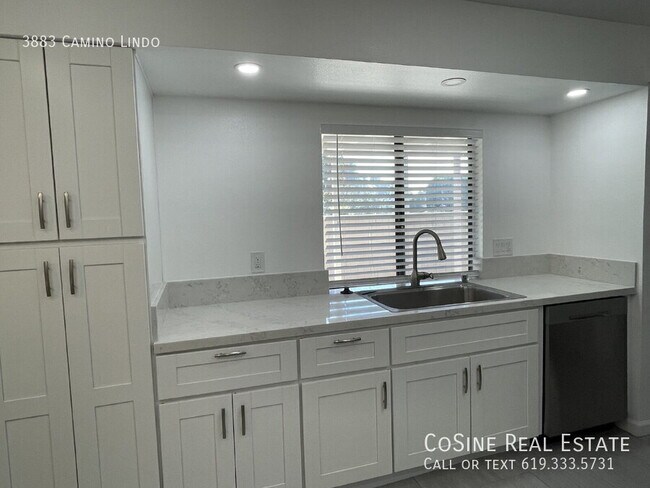 Building Photo - 3883 Camino Lindo
