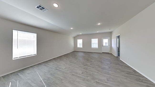 Building Photo - Spacious 4 Bedroom 2 Bathroom Home in Yukon Schools