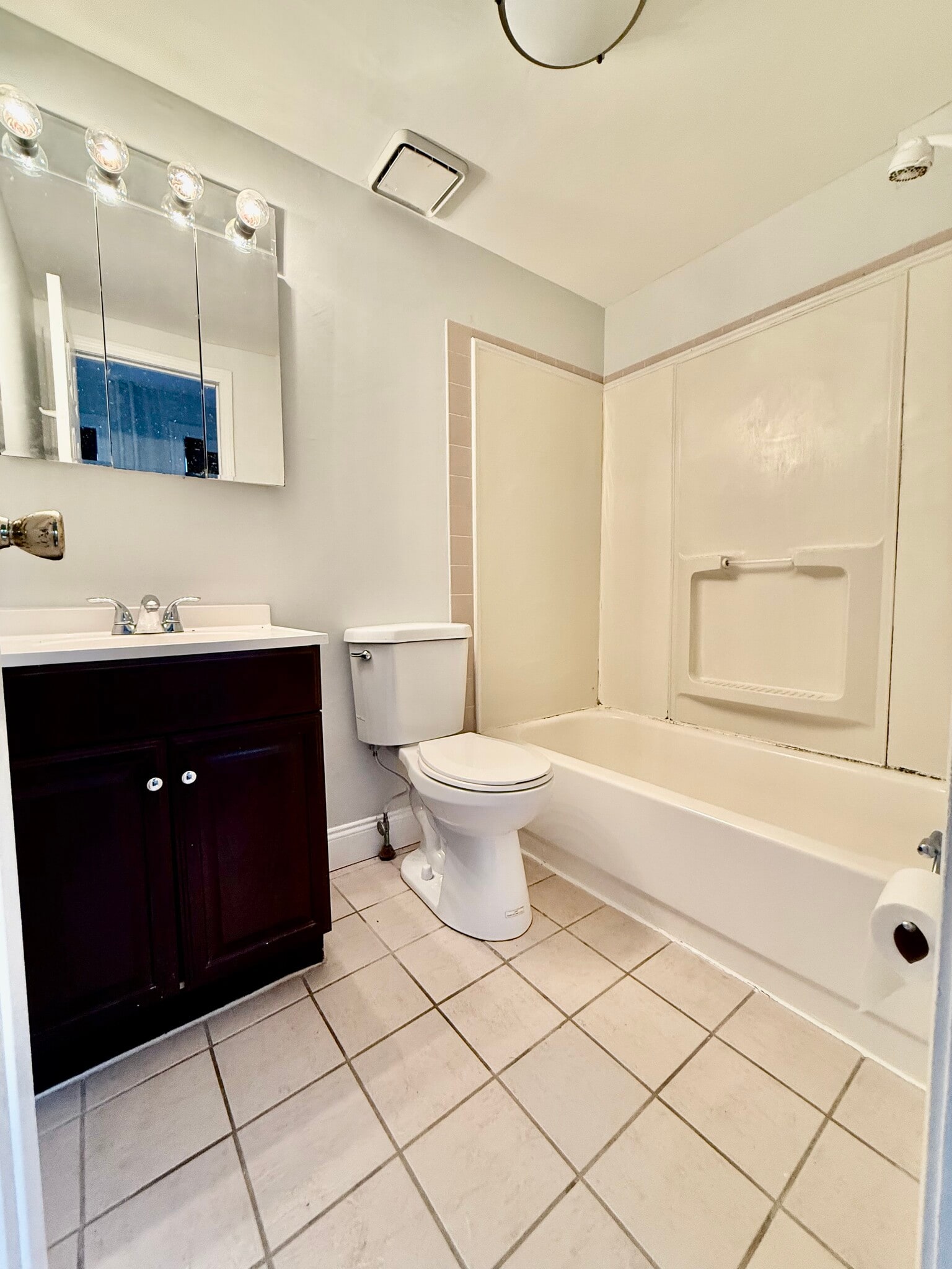 Building Photo - 302 Dickinson St