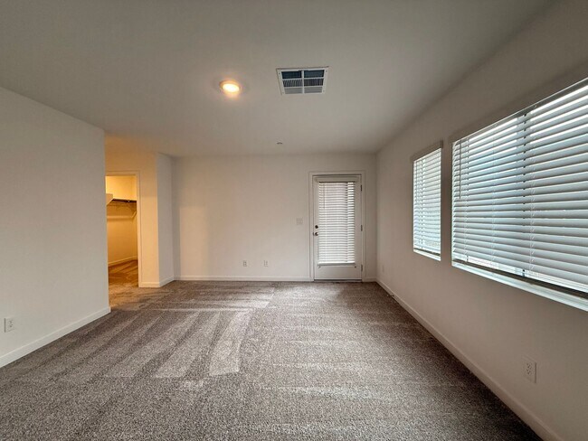 Building Photo - BRAND NEW 3 BED 2.5 BATH 2 BALCONY 2 CAR GARAGE TOWNHOUSE IN HENDERSON FOR RENT!!
