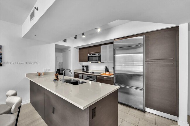 Building Photo - 500 Brickell Ave
