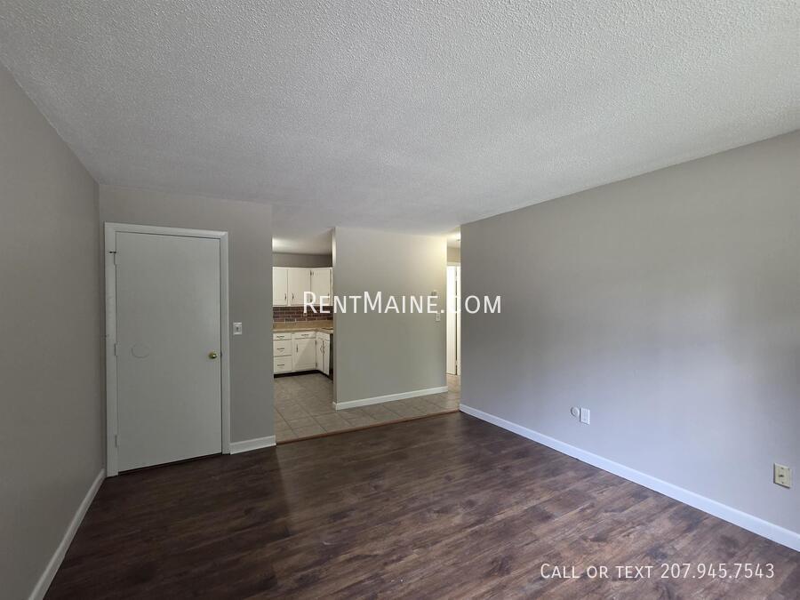 Building Photo - 10 Tall Pines Dr