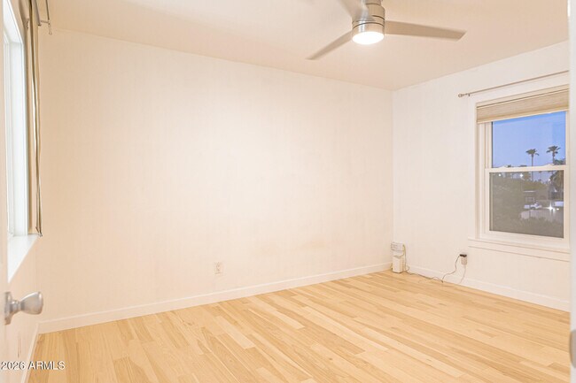 Building Photo - 5625 E Tierra Buena Ln