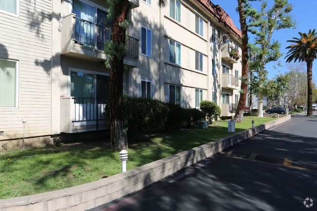Building Photo - Helen Towers Apartments
