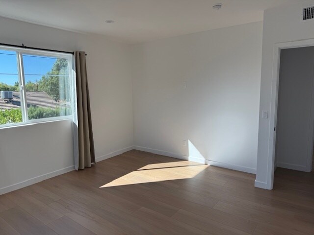 Living room - 18906 Lassen St