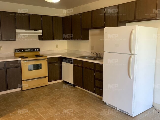 Building Photo - 1719 Banyan Dr