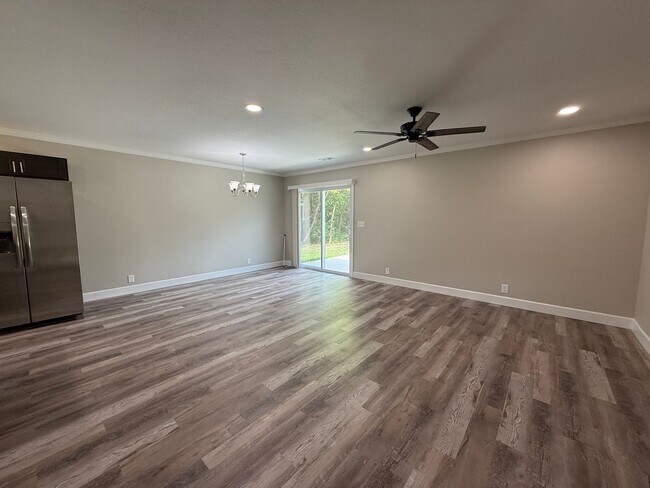 Building Photo - 845 Alley Dr