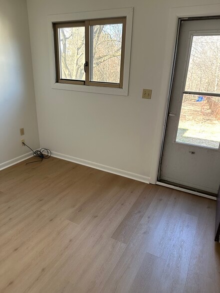 Building Photo - 1344 Newport Rd