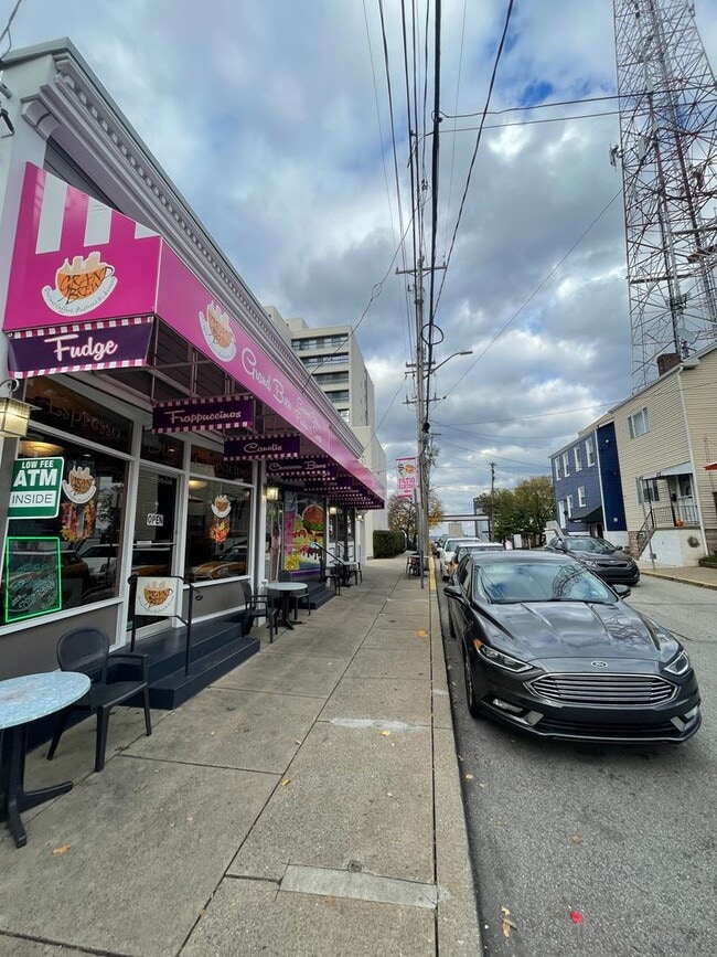 Building Photo - Duplex Building in Mt Washington