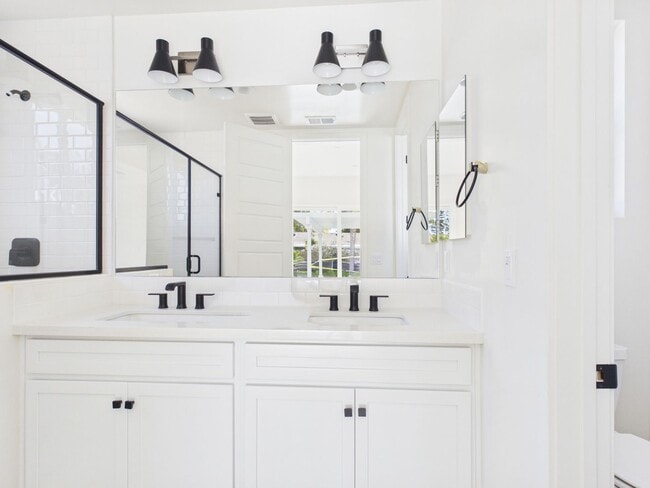 Building Photo - 705 Passion Ct