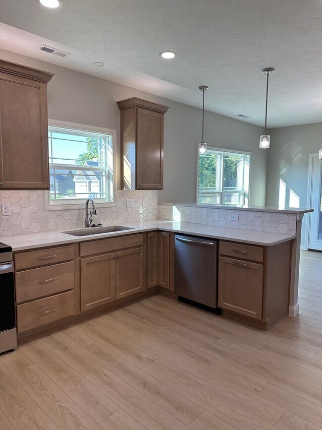 Building Photo - Spacious 4-Bedroom Single-Family Home in W...