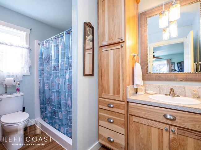 Building Photo - 5371 NE Wave Ln