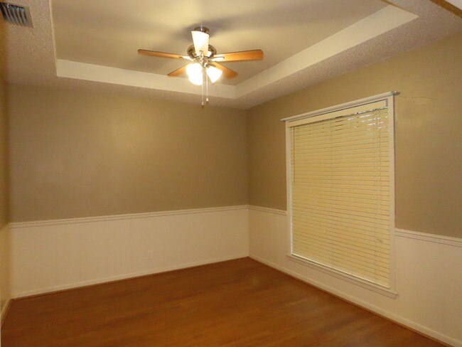 Building Photo - South Tyler! Spacious 3 Bedroom, 2 Bath
