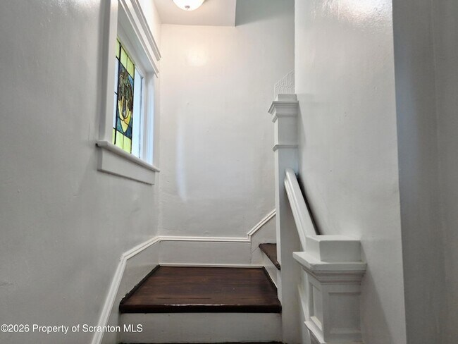 Building Photo - 215 Taft St