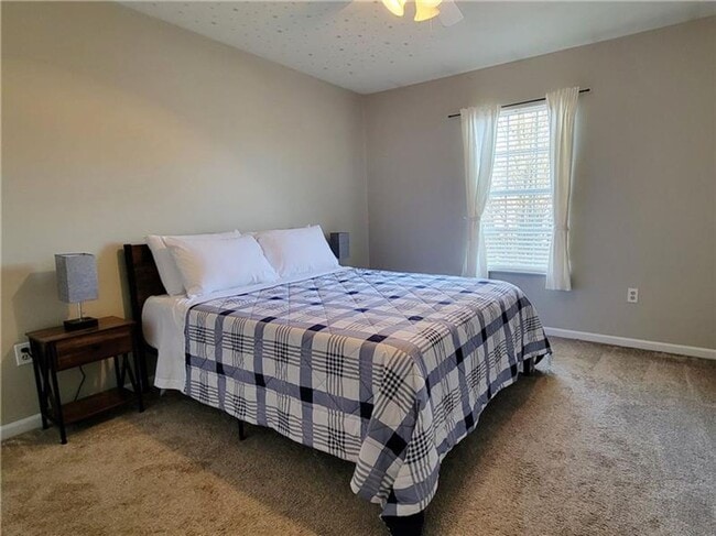 Building Photo - Spacious 4-Bedroom 3.5 bath Colonial with Pool & Modern Upgrades