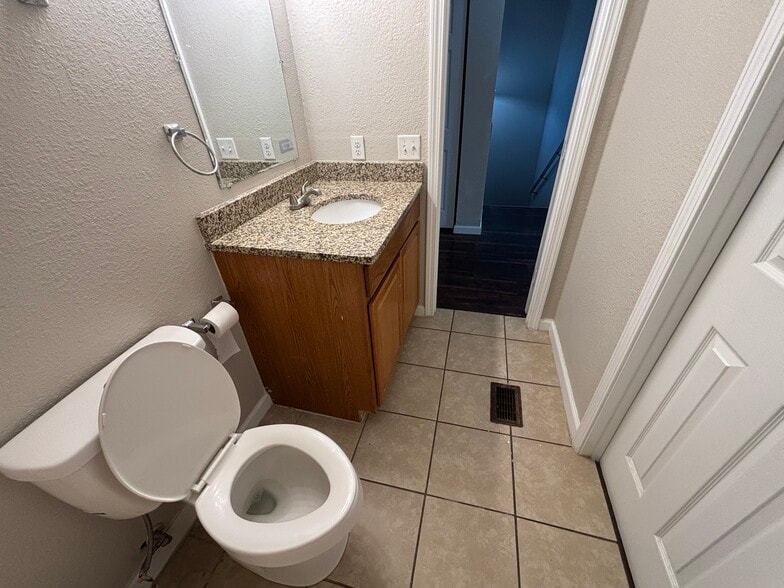 Building Photo - 1021 N Church Ave