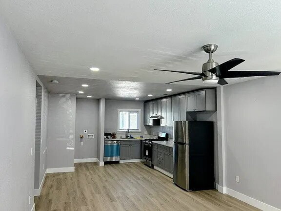 Building Photo - Fully Renovated Duplex in Tahoe Park