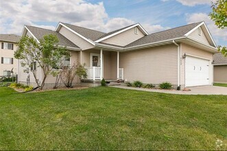 Building Photo - 3 bedroom ranch, 2 stall garage, Prairie D...