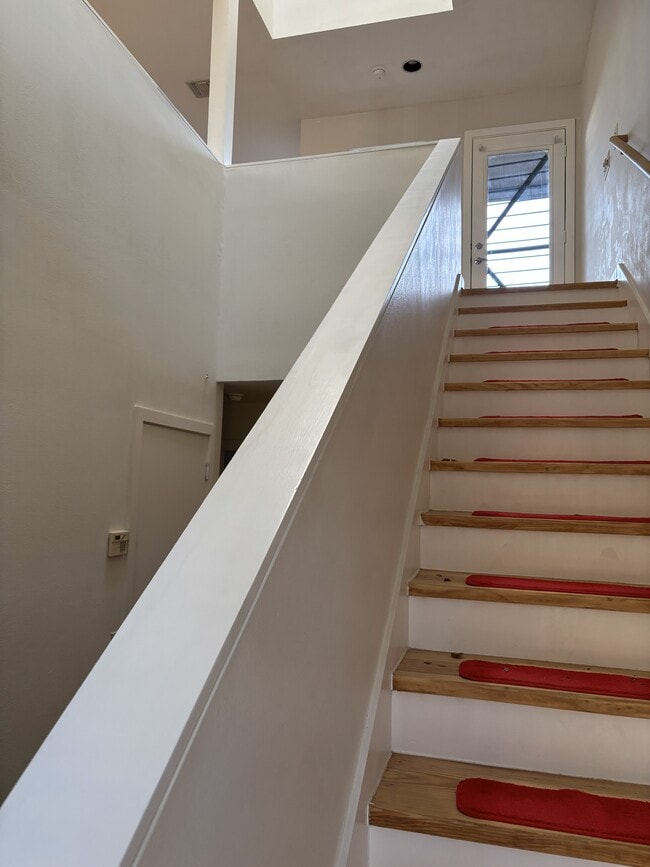 Building Photo - 2909 Albany St