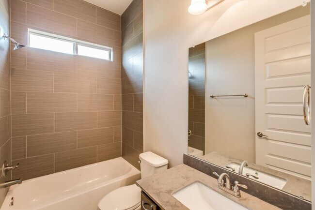 Building Photo - 76 Palmero Way