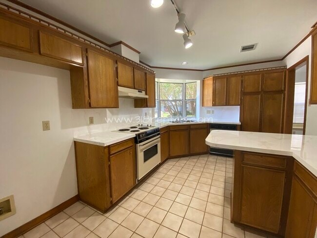 Building Photo - Home in Shady Grove available!