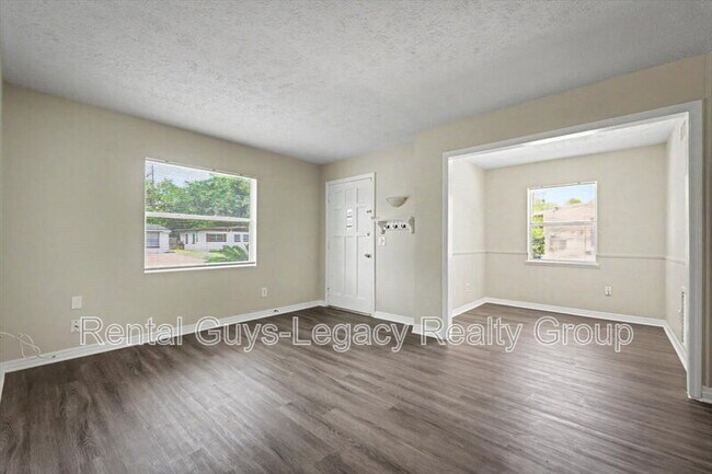 Building Photo - 10545 Citrus Ln