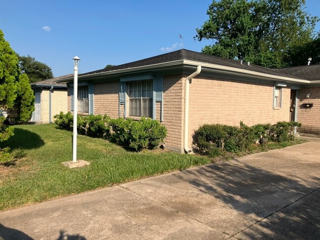 Building Photo - 1315 Peach Spring Dr