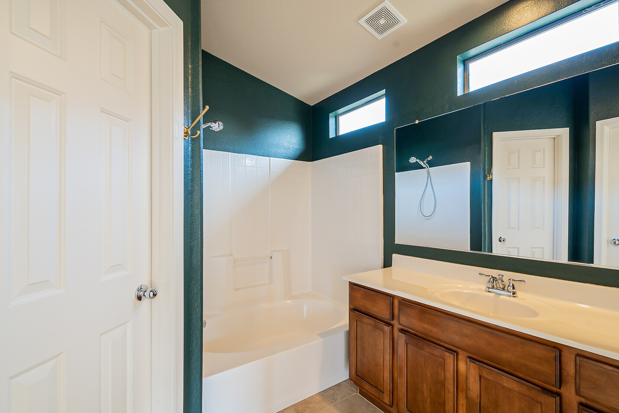 Building Photo - 2725 E Mine Creek Rd